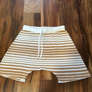 Millk kids knit short size 6Y